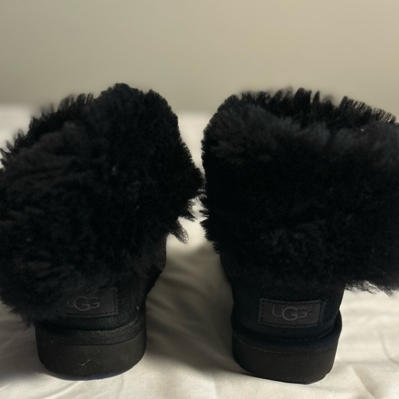UGG Australia Bailey Button Short Black Shearling Boots Women’s Size 7 - Picture 5 of 6